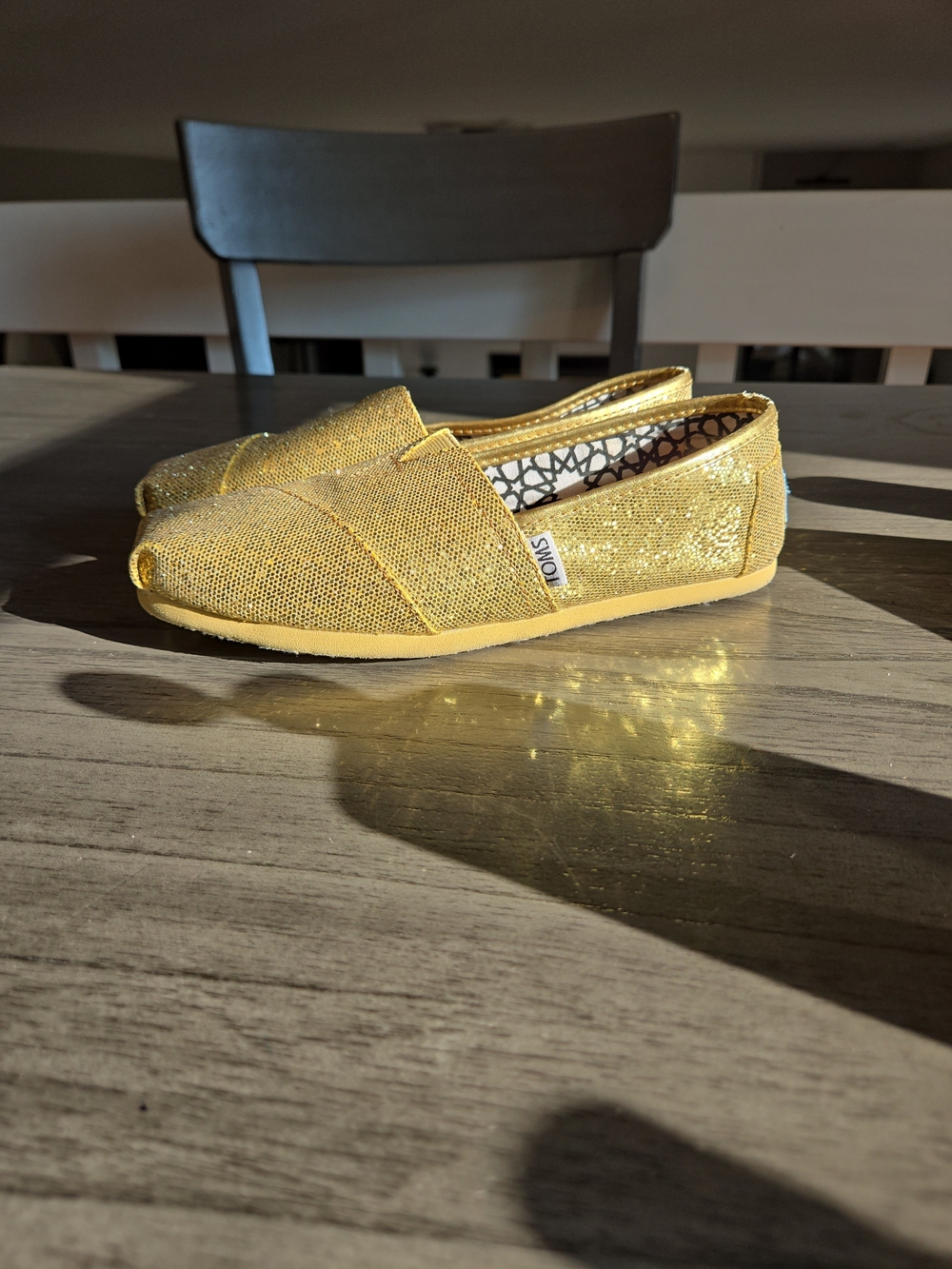Toms Flats Womens Size 6.5 Gold Glitter Sparkly Slip On Classic Canvas Shoes